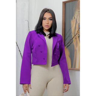 Blazer cropped feminino em alfaiataria