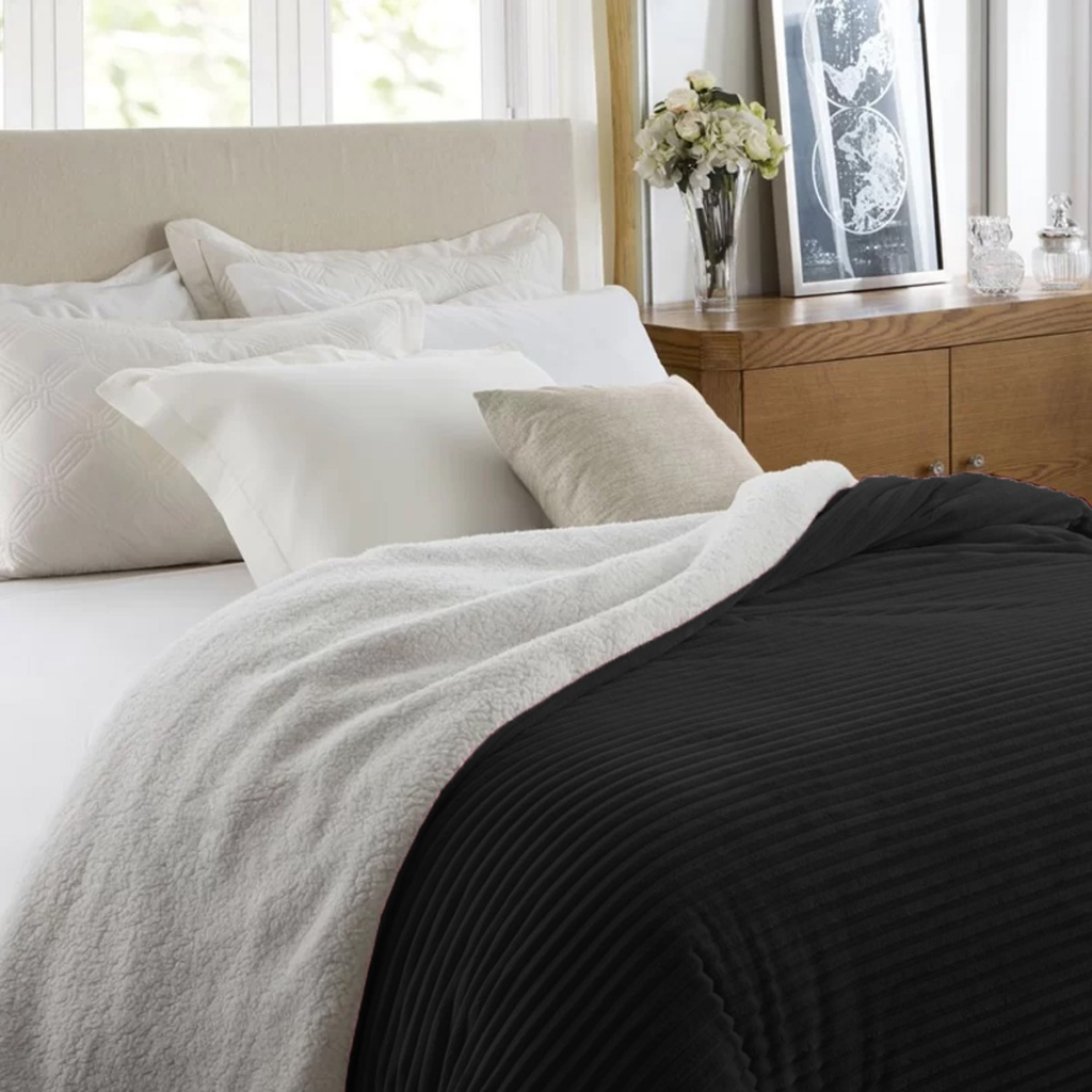 Manta Quentinha Canelada Com Sherpa Macio Preto