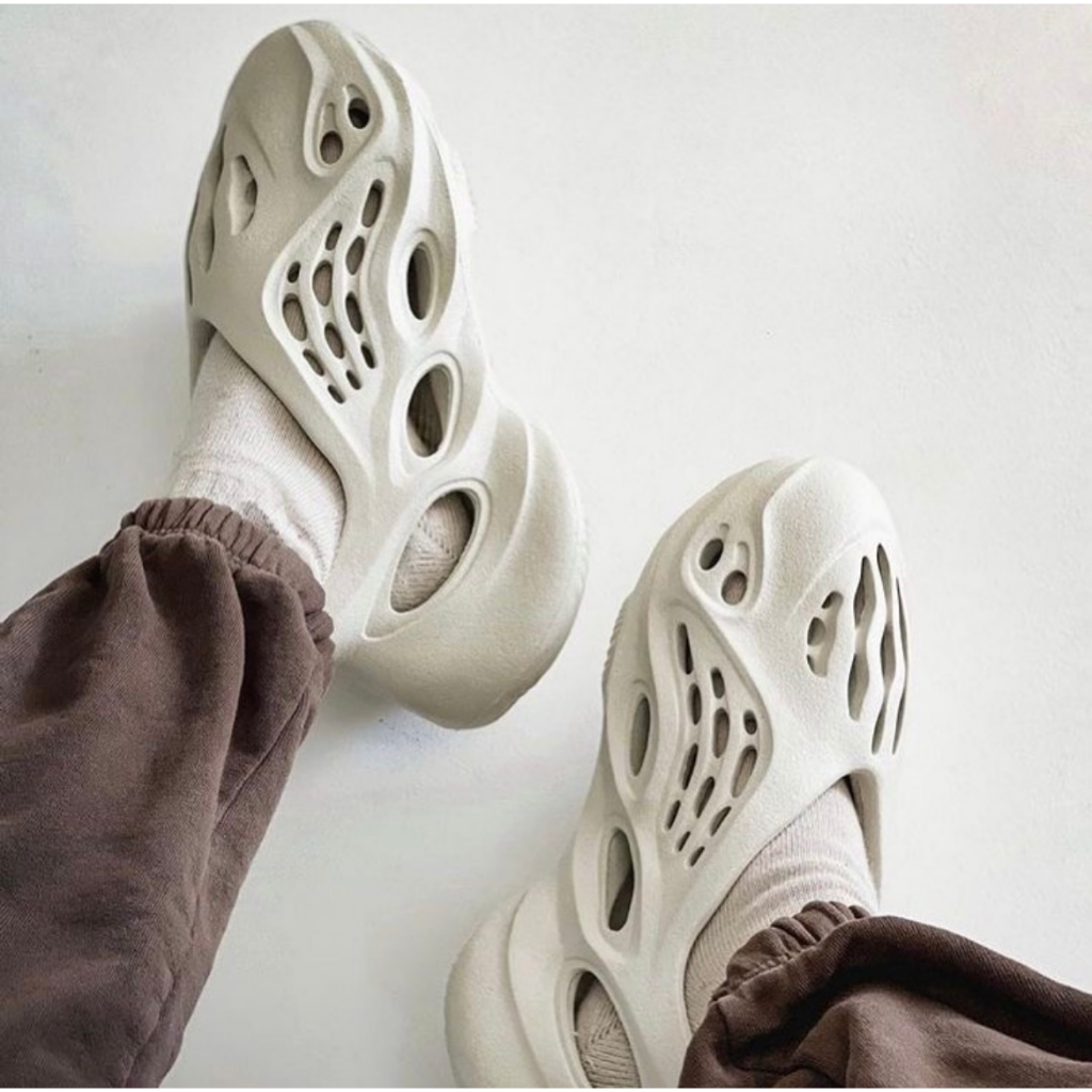 靴 Yeezy Foam Runner adidas Kanye west Nike XIAVV2KW3NOVJBUWFBLJO6XKX4.jpg