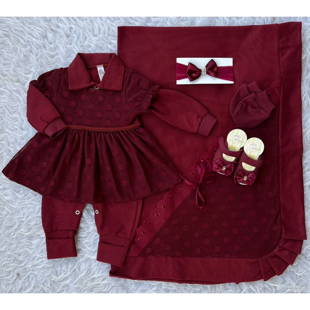 Saída de Maternidade Feminina de Luxo de Bolinha Marsala, conjunto com macacão, vestido, manta, luva, laço e sapatinho