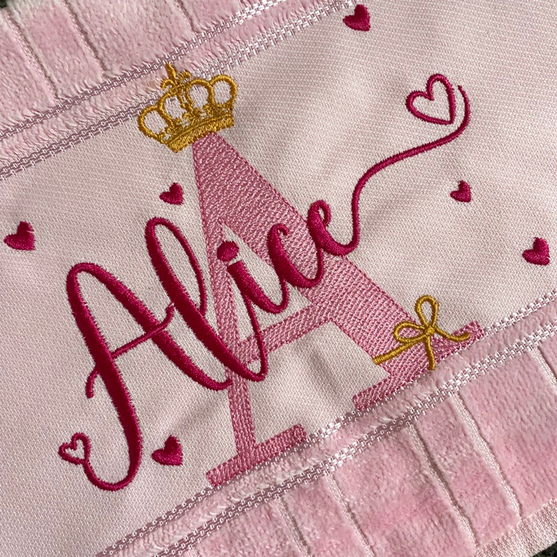 toalha bordada personalizado com nome infantil de bebê