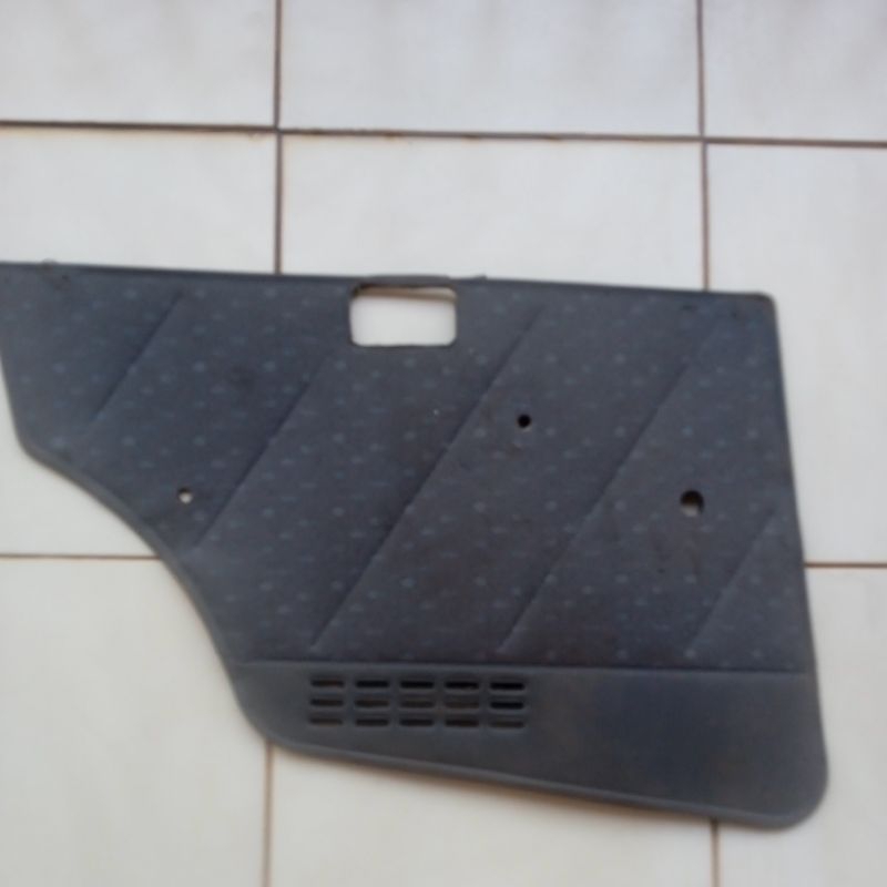 Forro de porta traseira esquerda original Fiat Palio.