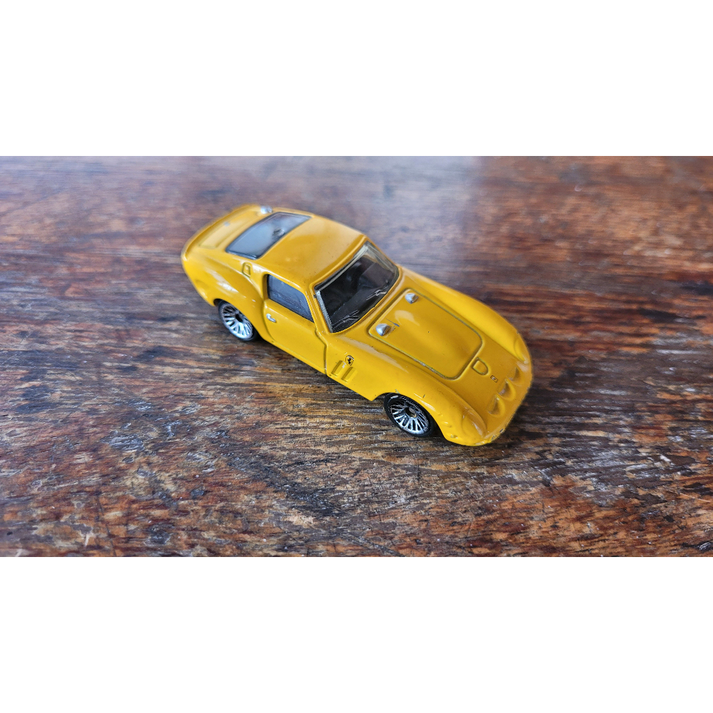 Hot Wheels - Ferrari 250 GTO Amarelo - New Models 2009 (Fora da