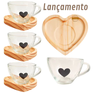 Jogo Xícaras Chá/Café com Pires de Madeira Coração Cantinho do Café e Mesa Posta