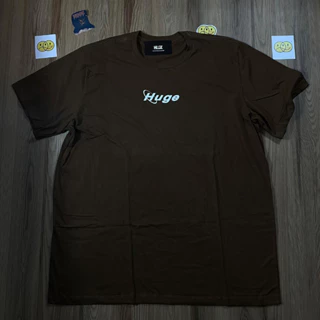 Camiseta - Huge World