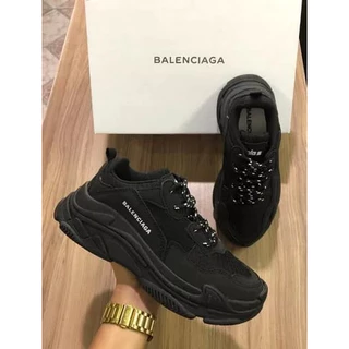 tenis balenciaga triple s preto preto masculino e feminino pronta entrega solado escrito embaixo fotos reais