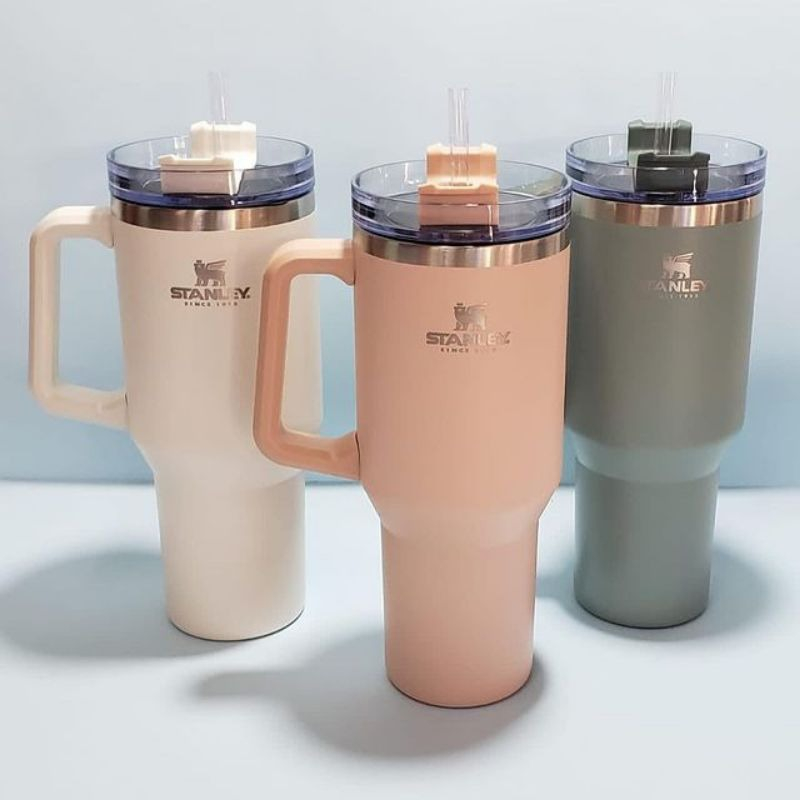 Copo Stanley com Canudo de 1.300 ml: O Favorito do tiktok A Mais Famosa Da Internet