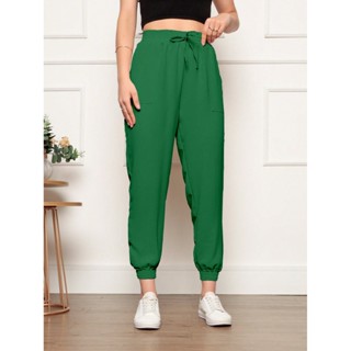 Podiun Esportes - Calça Feminina tipo jogger, com elástico na cintura e  cordão regulável, estampa localizada na perna, dois bolsos laterais e punho  na barra. 😱 . Desenvolvida para unir o conforto