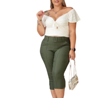 Calça Capri Plus Size Feminina Casual com Cinto - Elastano Bolsos Laterais Sofisticação e Conforto