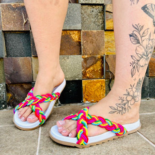 Sandalia feminina Papete Conforto Rasteira Birken Faixas Coloridas Birken Trança papete blogueira carnaval alto verão 2023(Bella)