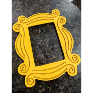 Aplique De Parede Ou Moldura De Porta Friends Mdf Amarelo- Quadro