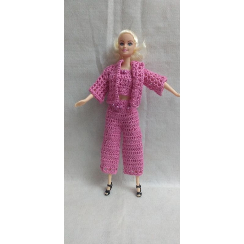 Roupa em crochê para boneca Barbie - conjunto de calça e blusa na cor Rosa  antigo.
