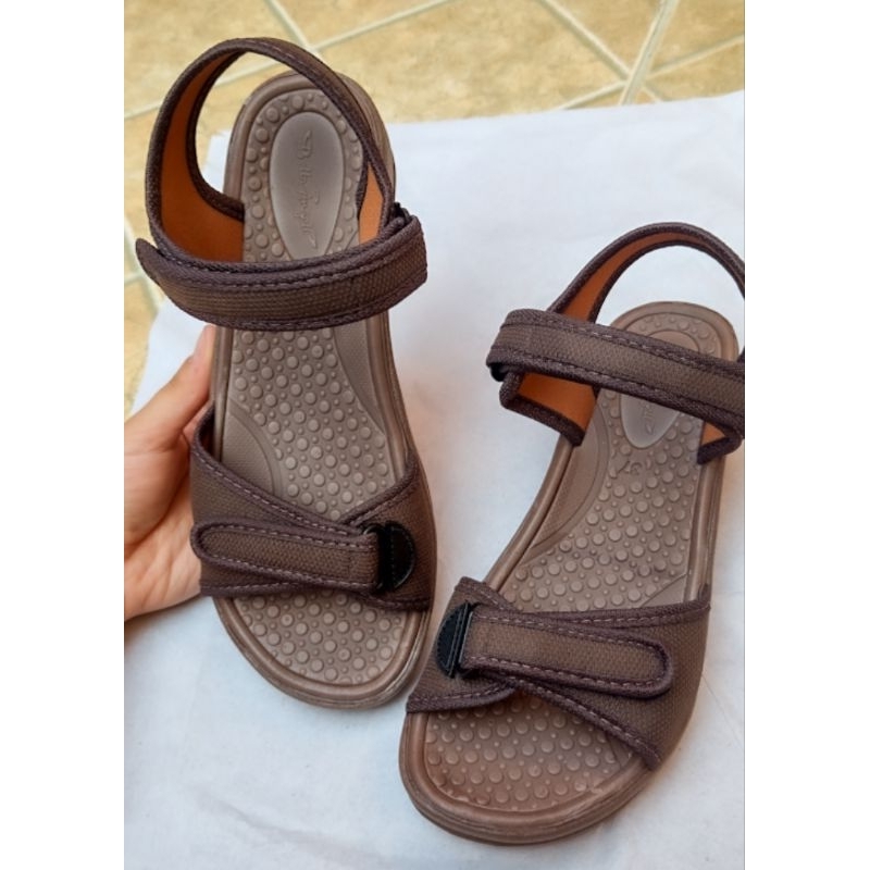 Baretraps on sale delona sandals