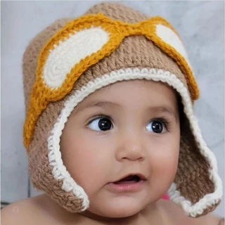 Touca em crochê infantil aviador em lã. Inverno. Frio.