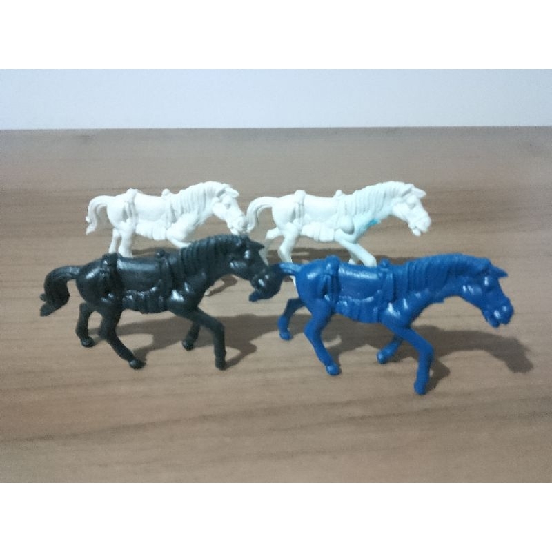 Corrida De Cavalo Com BARBIE E DORA Joguinho  Horse Racing With BARBIE AND  DORA little game 