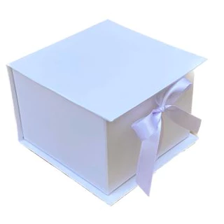 Kit 2 Caixas Livro Cartonadas 13x13x9 Branca com Fecho de Fita de Cetim
