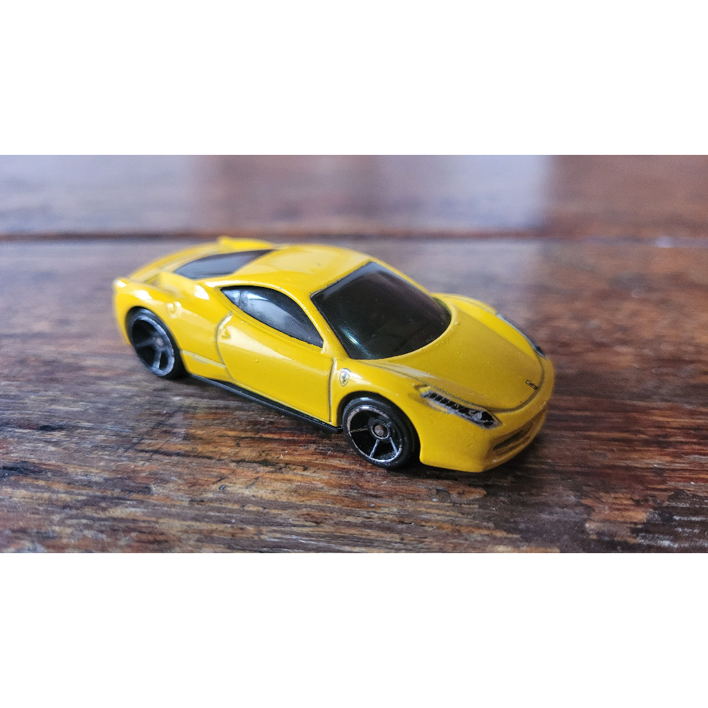 Hot Wheels com Detalhes - Ferrari 458 Italia Amarela - New