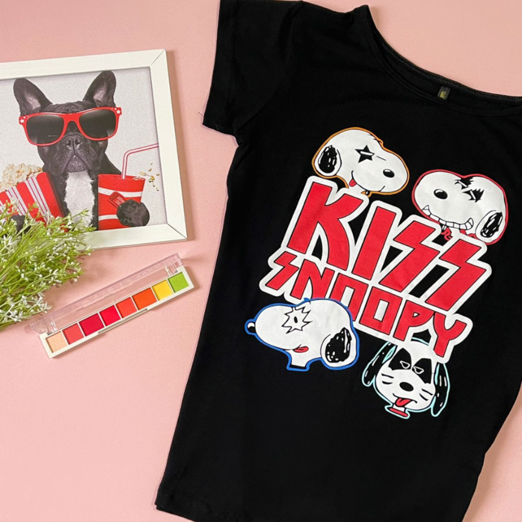 Blusa Blusinha Camiseta Feminina T Shirt Estampada Snoopy Kiss Preta