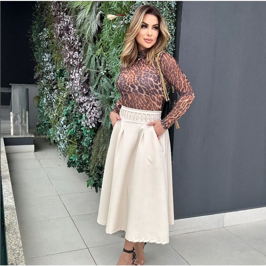 Saia midi rodada com sales cropped