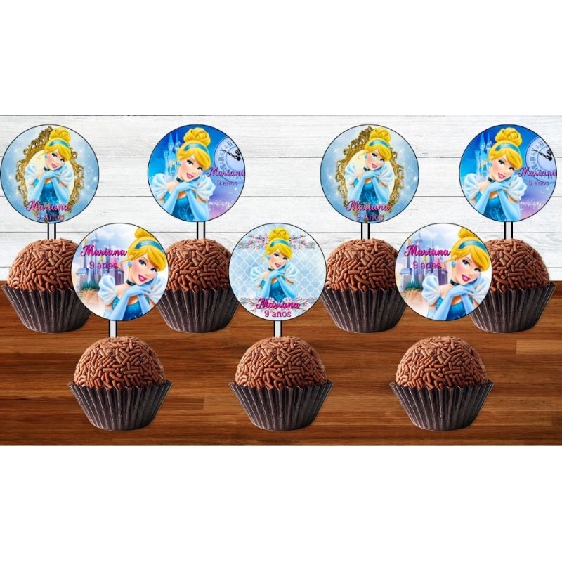 Encantos da Cozinha - Bolo com topper da Cinderela para uma princesa,  recheio de brigadeiro com morangos!💙💫 . . . . Faça sua encomenda:  (45)99903-6664 ou (45)3378-2375 . . . . . . . . . . #