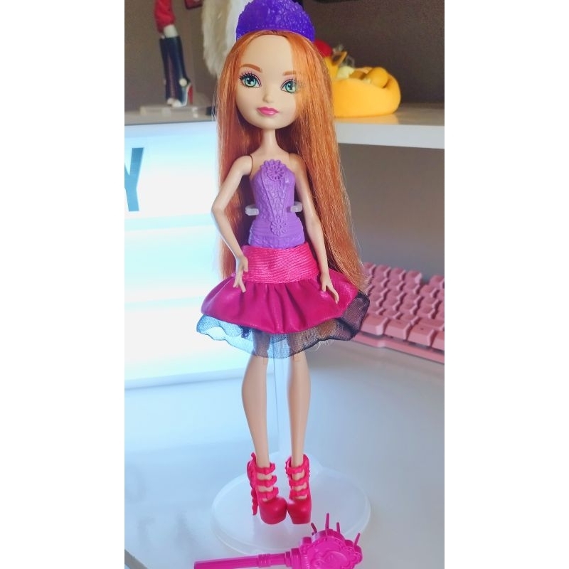 Boneca Ever After High Holly O'Hair Penteados Magicos Mattel com o