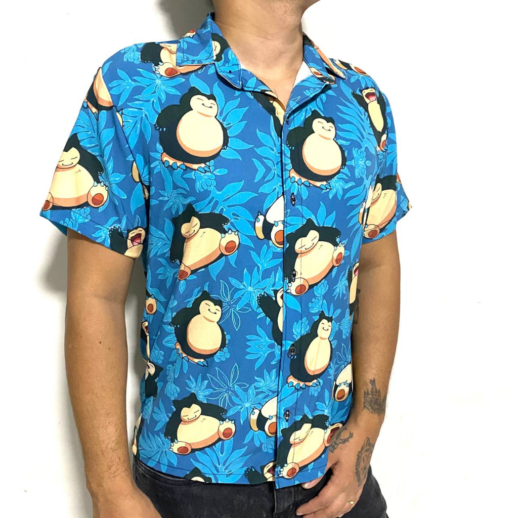 Camisa de botão Snorlax versao havai pokemon anime geek otaku