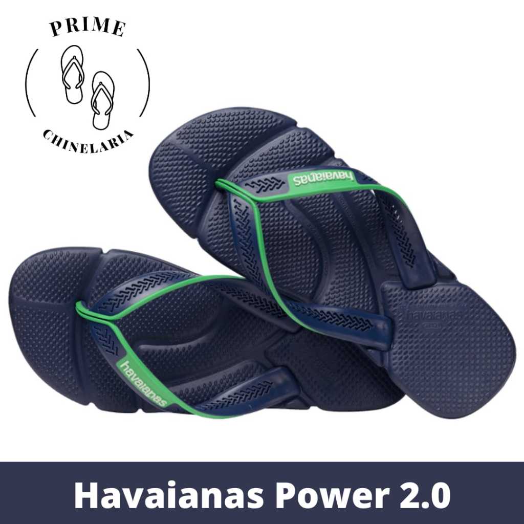 Linda boneca havaiana com cabelo azul e roupa colorida de