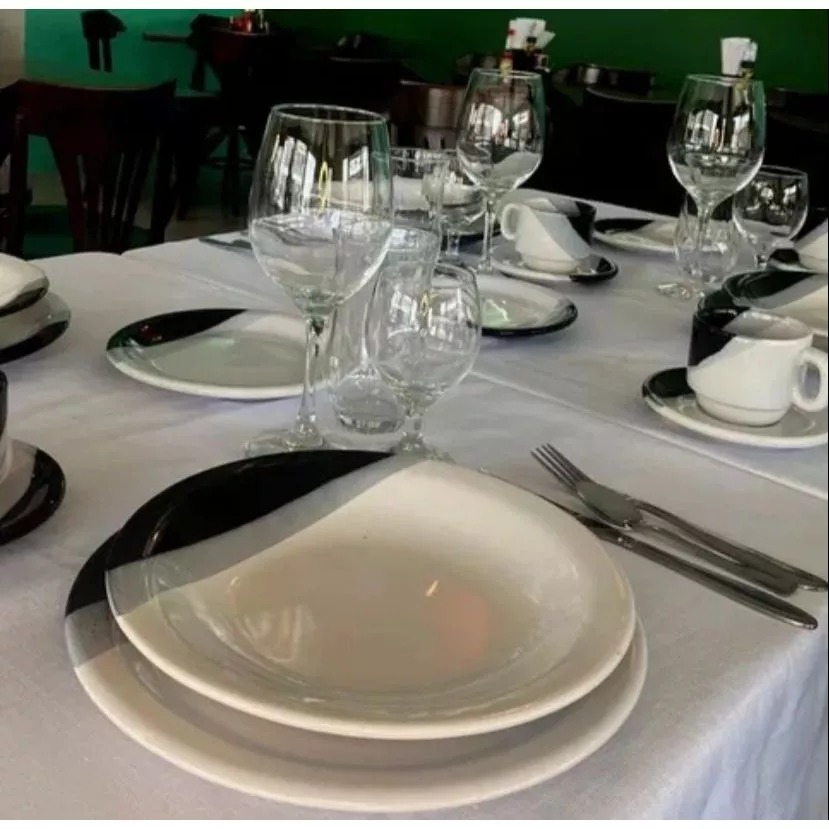 Aparelho de jantar 10 peças em cerâmica. Prato raso fundo sobremesa pires e xicaras