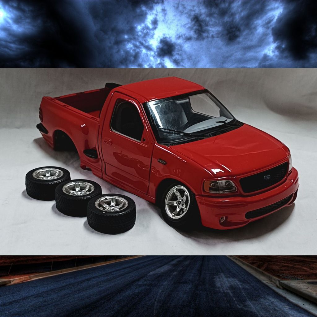 MIniatura Pick-up Ford - Sucata - F-150 SVT – 1:18