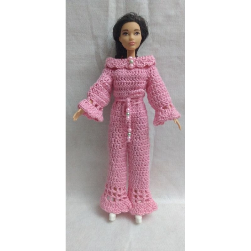 ROUPA PARA BONECA BARBIE EM CROCHÊ - MACACÃO PANTALONA NA COR ROSA.