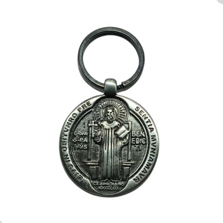 Chaveiro de São Bento Tradicional em metal prata em velhecida original com argola frente e verso em alto relevo
