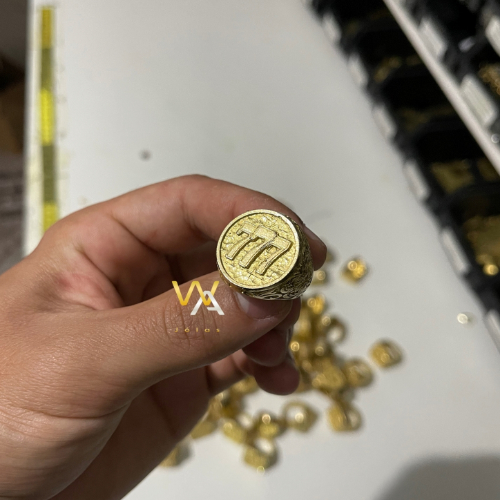 Anel redondo 777 Feito de moeda antiga