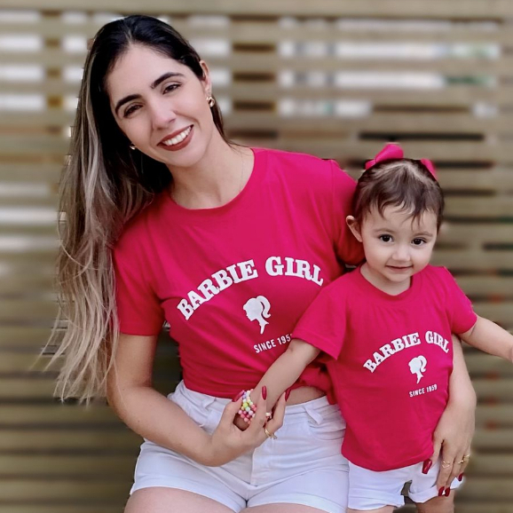 Kit 2 peças - Camisetas Tal Mãe Tal Filha(o) - Barbie Mom e Barbie Girl