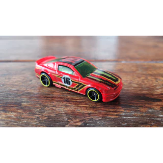 Hot Wheels - Custom '07 Ford Mustang Vermelho - HW Art Cars 2016 (Fora da Embalagem) - 1:64