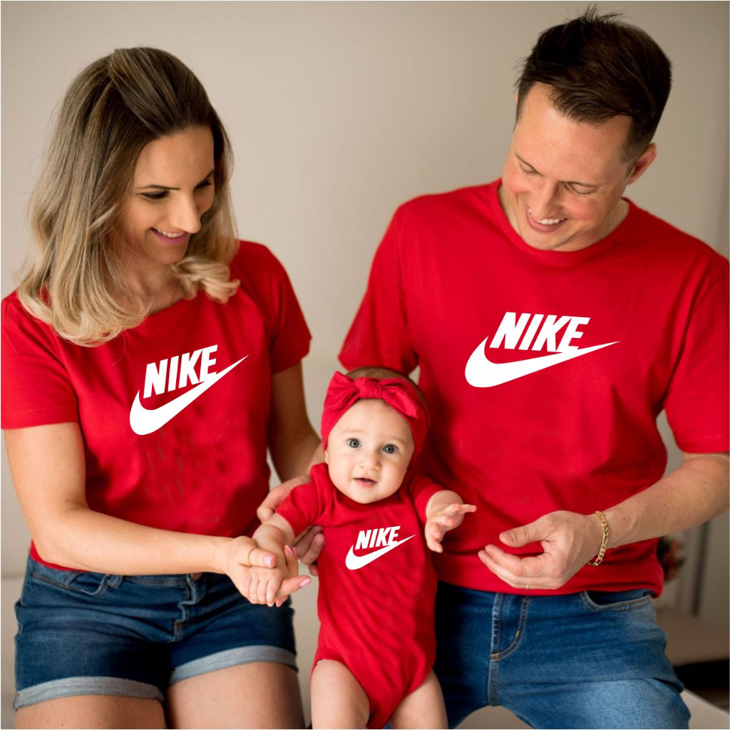 Mae e filho store com roupas iguais