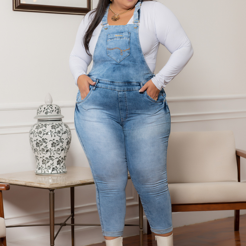 Jardineira Cropped Feminina Jeans Plus Size Cintura Alta - Lavagem Sky