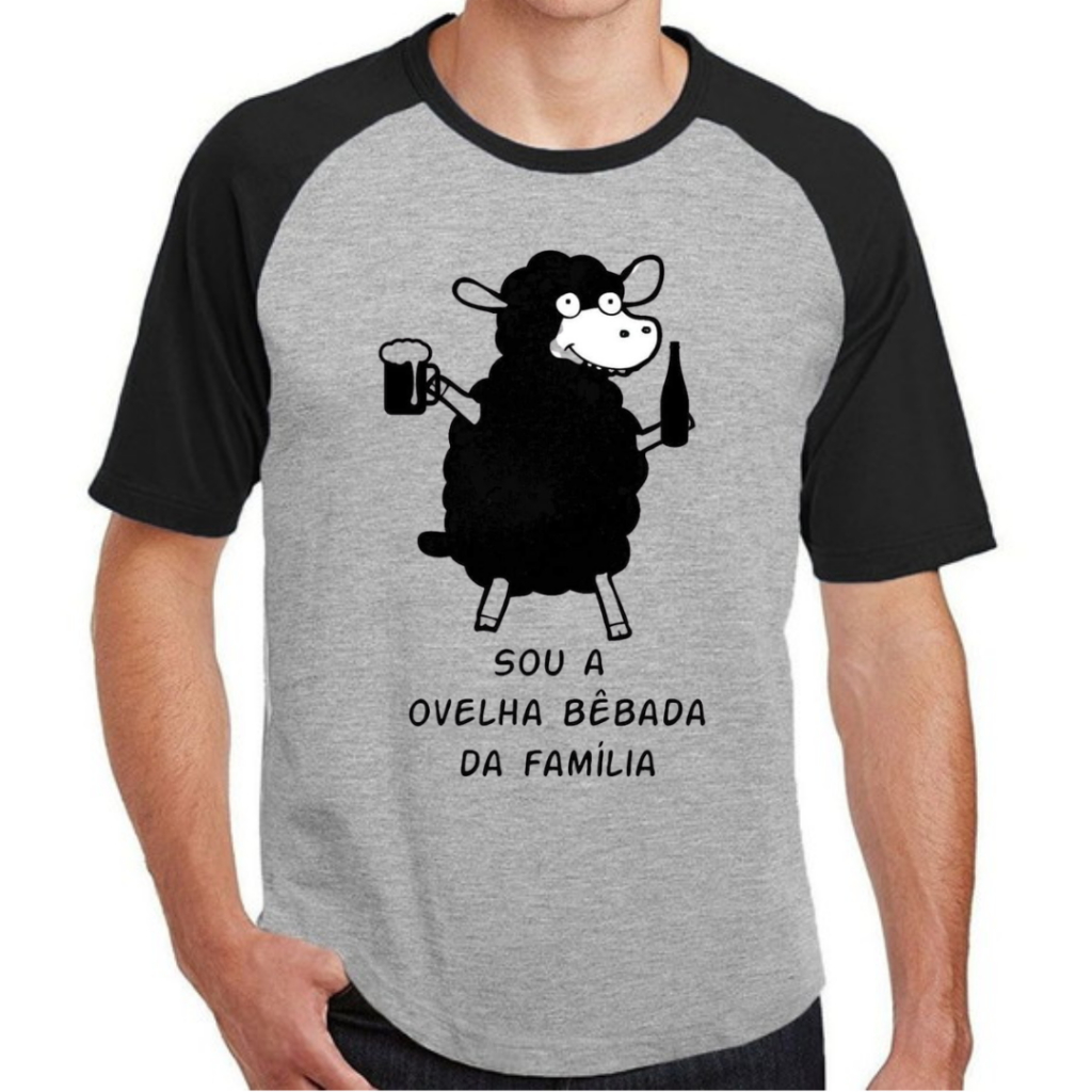 Camiseta Frase Divertida eu sou a Ovelha Negra Bêbada Familia