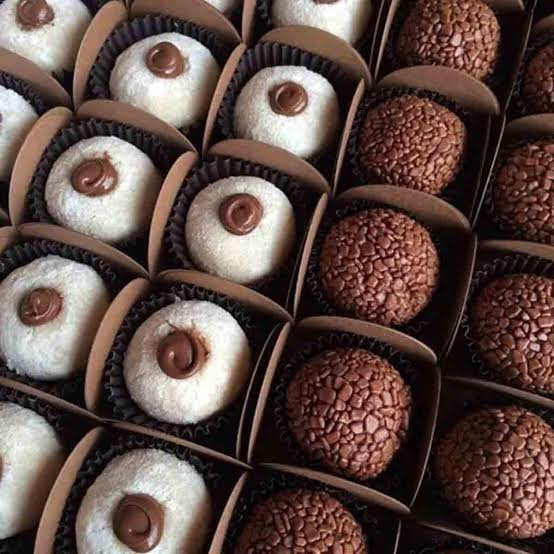 Forminhas 4 Pétalas Para Doces Finos Brigadeiros Festas Aniversários Casamentos