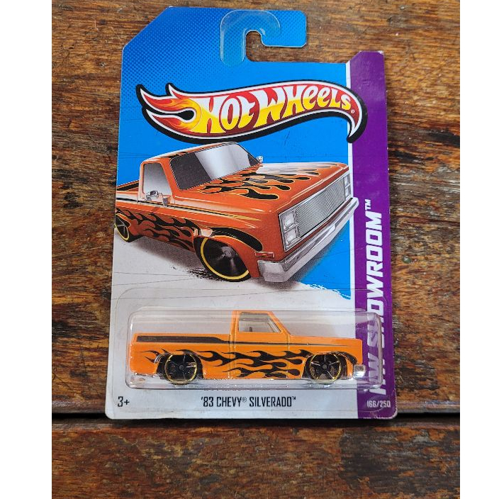 Hot Wheels - '83 Chevy SIlverado Laranja - HW Showroom 2013