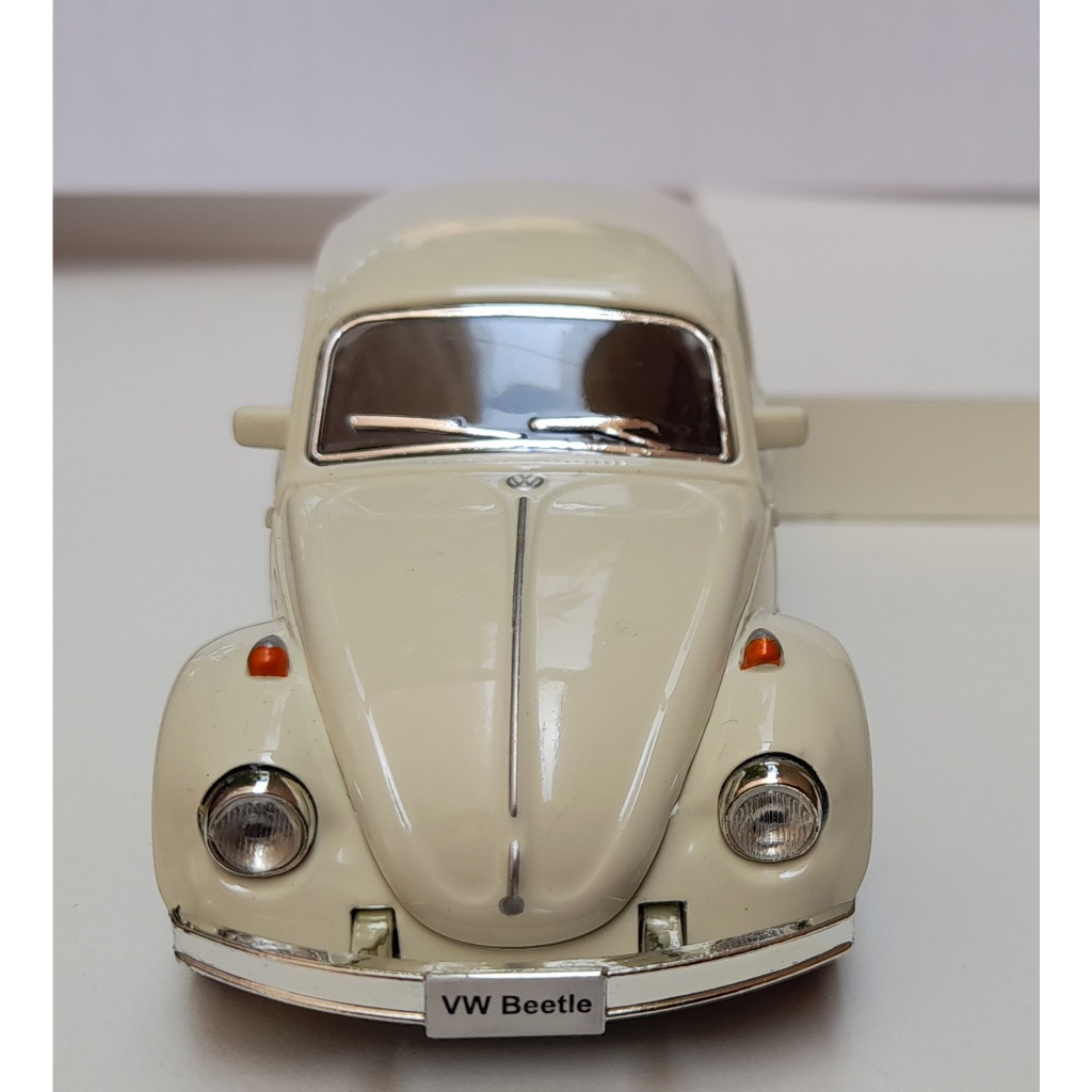 Miniatura Fusca Volkswagen Beetle Creme Rmz Metal e Fricção