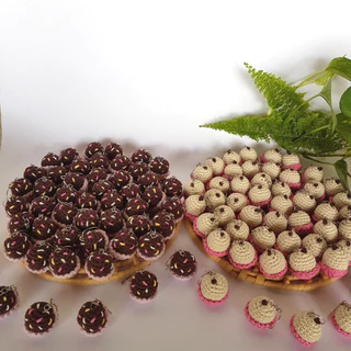 Kit 50 ou 100 chaveiros e apliques de Mini docinhos e Donuts rosquinha amigurumi de crochê