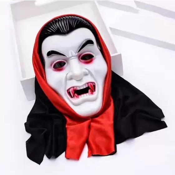 Retrato de homem bonito vestido com uma fantasia de drácula para o  halloween. vampiro sorridente