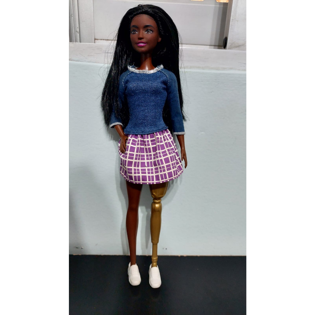 Boneca Barbie Fashionistas - 146 Morena Tranças Torcidas Perna