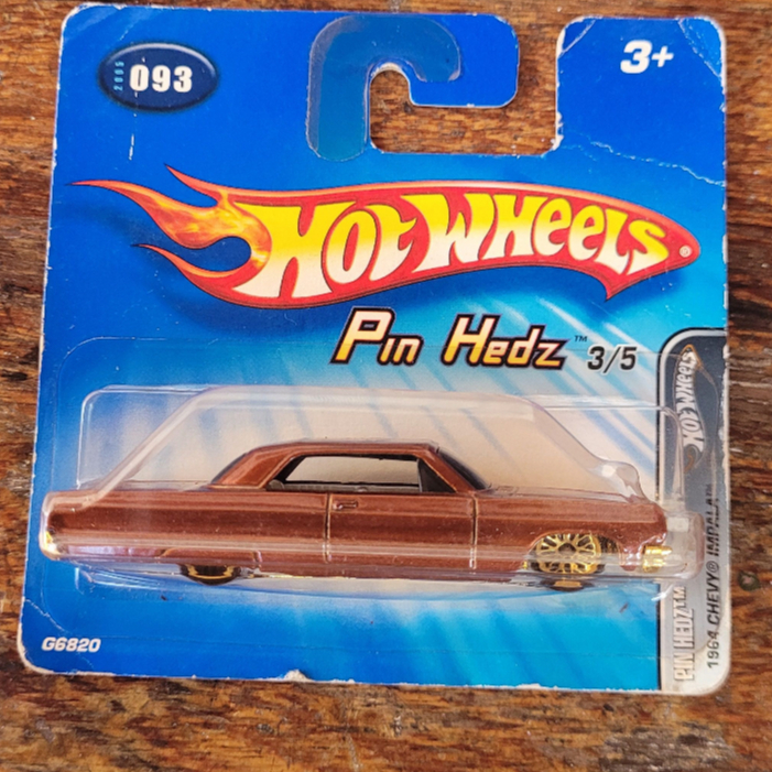 Hot Wheels - 1964 Chevy Impala Marrom - Pin Hedz 2005 (Lacrado