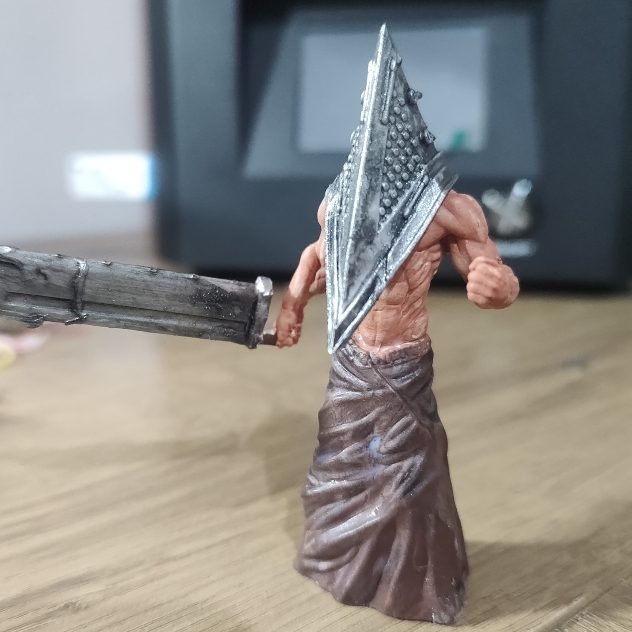 Incrível escultura do Pyramid Head do Silent Hill