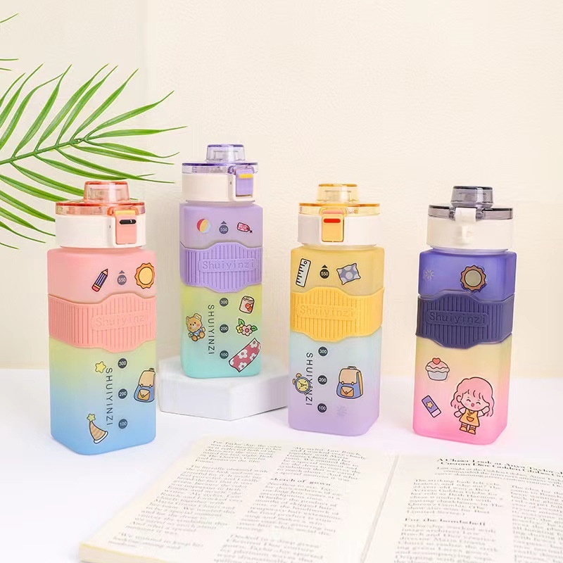 Garrafa de água infantil portátil de 550ML para meninos e meninas, copo de água de plástico, copo de água infantil bonito, conveniente e ecológico