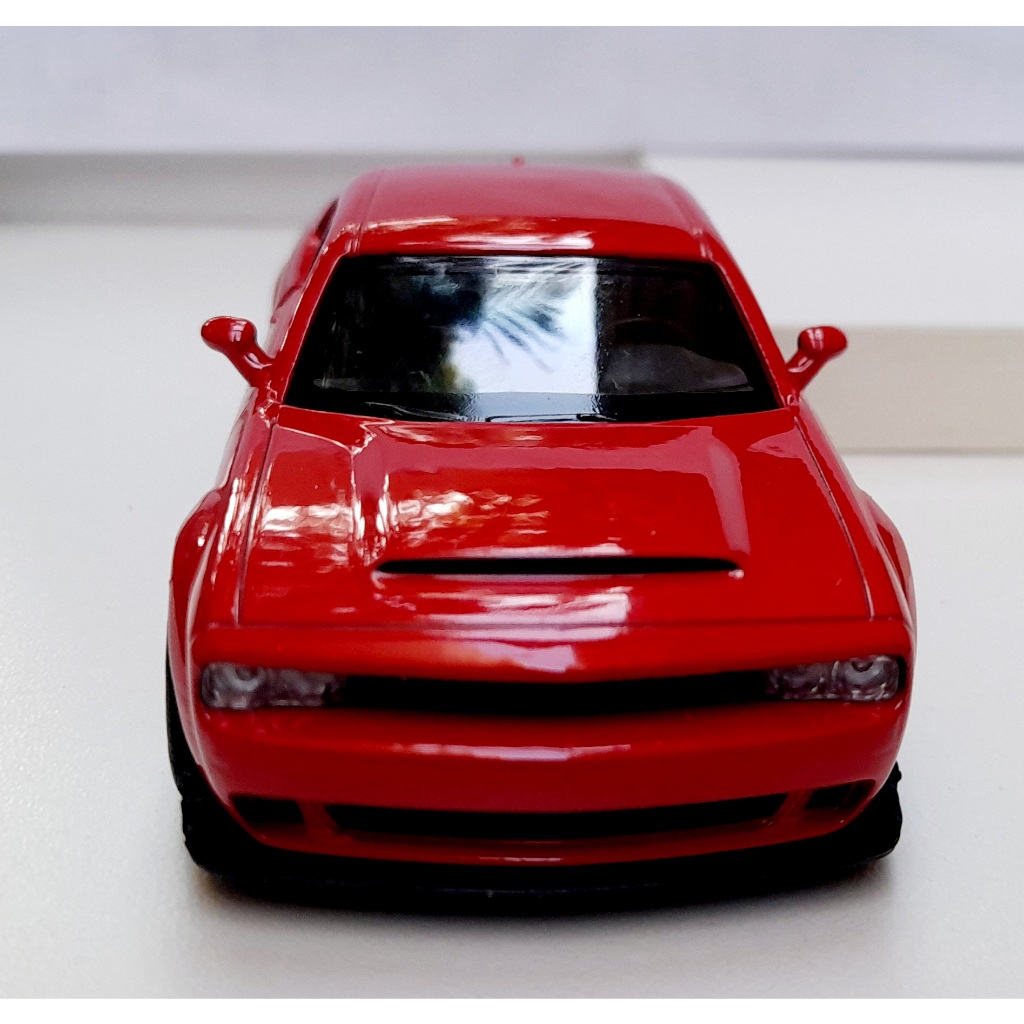 Miniatura Dodge Challenger SRT Demon 2018 RMZ 1:32 Vermelho Metal e Fricção.