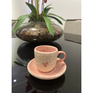 Xícara de Café com Pires em Cerâmica Coração Rosa