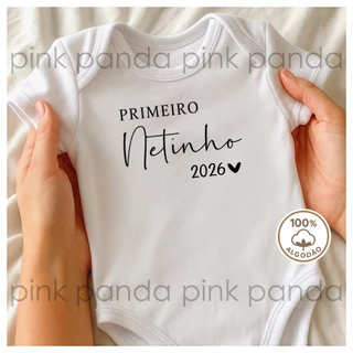 Body Bebê Frase "Primeiro Netinho 2026" Anúncio Gravidez