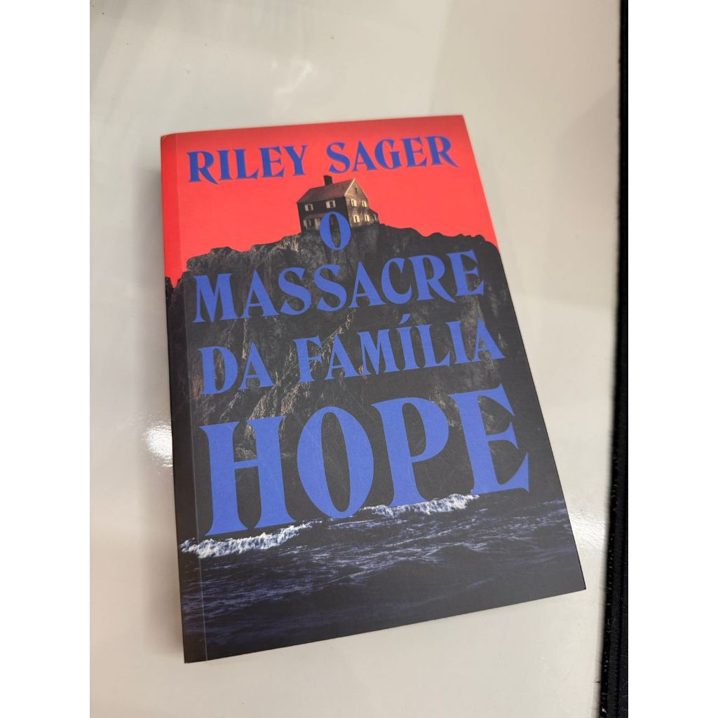 O massacre da família Hope - Riley Sager | Shopee Brasil